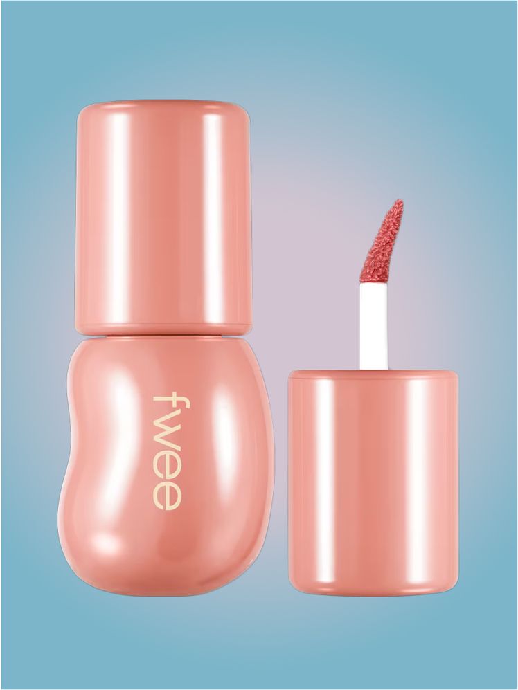 Fwee 3D Volumizing Gloss in branded components on a light gray background