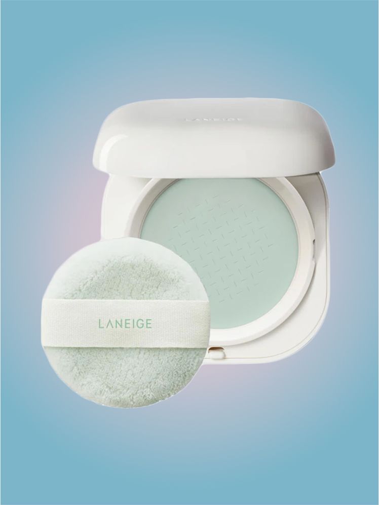 Laneige Neo Blurring Powder in branded components on a pink and blue background