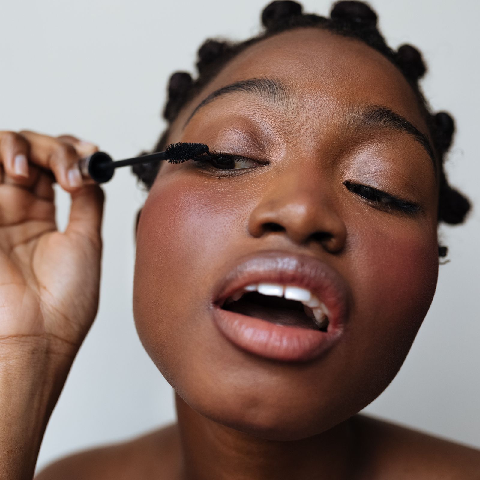 The Three Steps Makeup Artists Don’t Skip When They Only Have Five Minutes to Get Ready