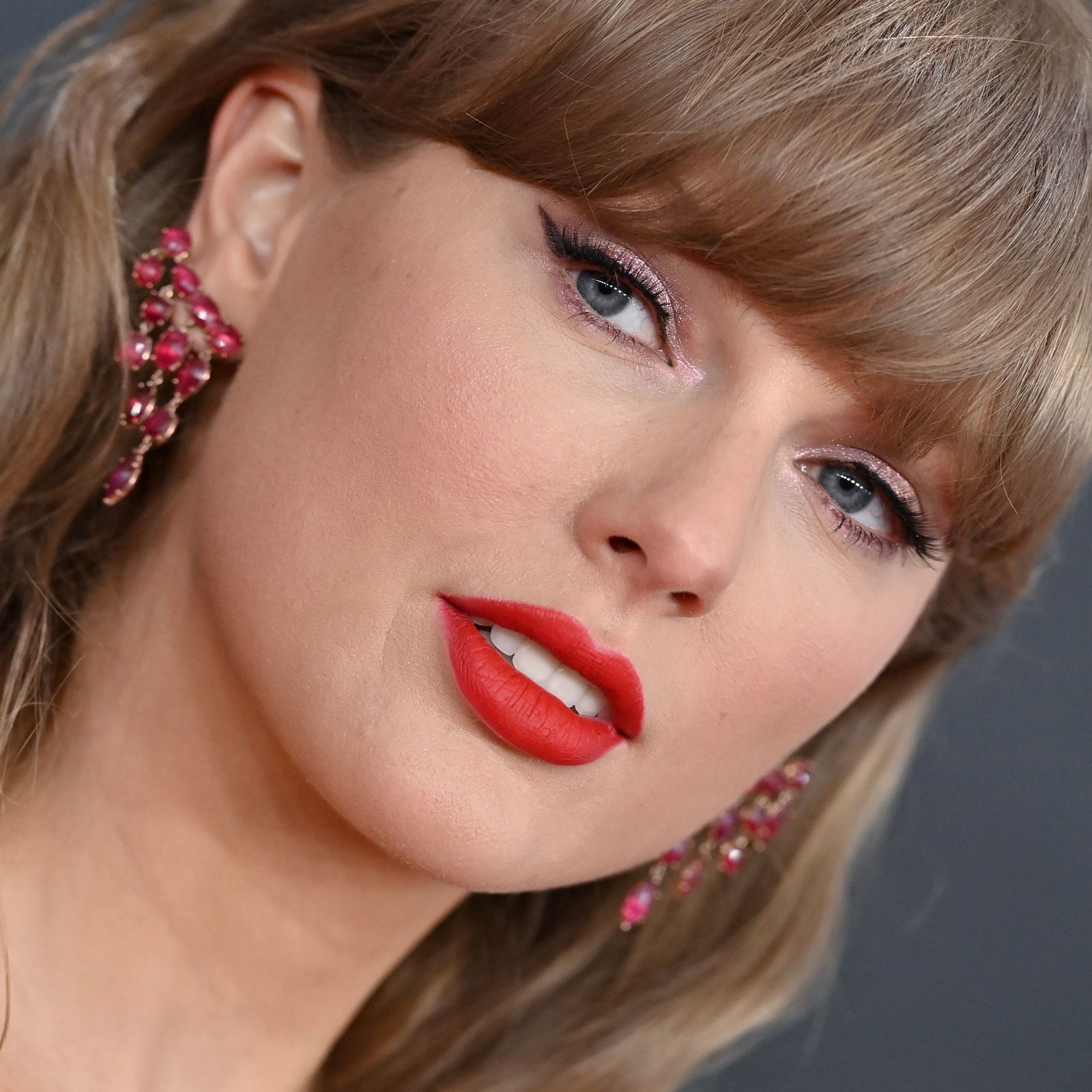 Taylor Swift's Mint Manicure Is a Throwback to My Pinterest Days